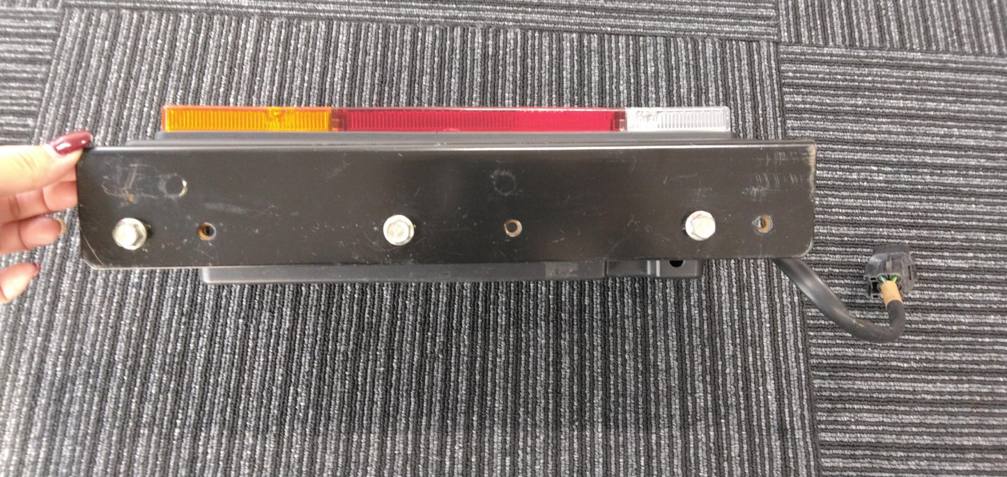 テールランプ　三菱ふそう　キャンター【左右セット】　12V_ML250082（中古）　