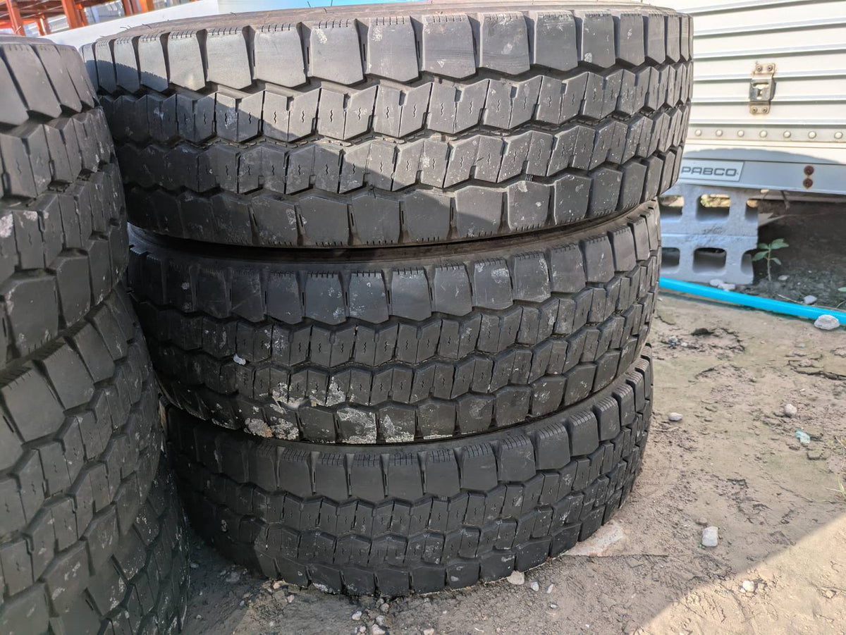 タイヤ　ノーマルタイヤ DUNLOP  【6本】SP LT22 205/75R16 113/111N LT　（中古）