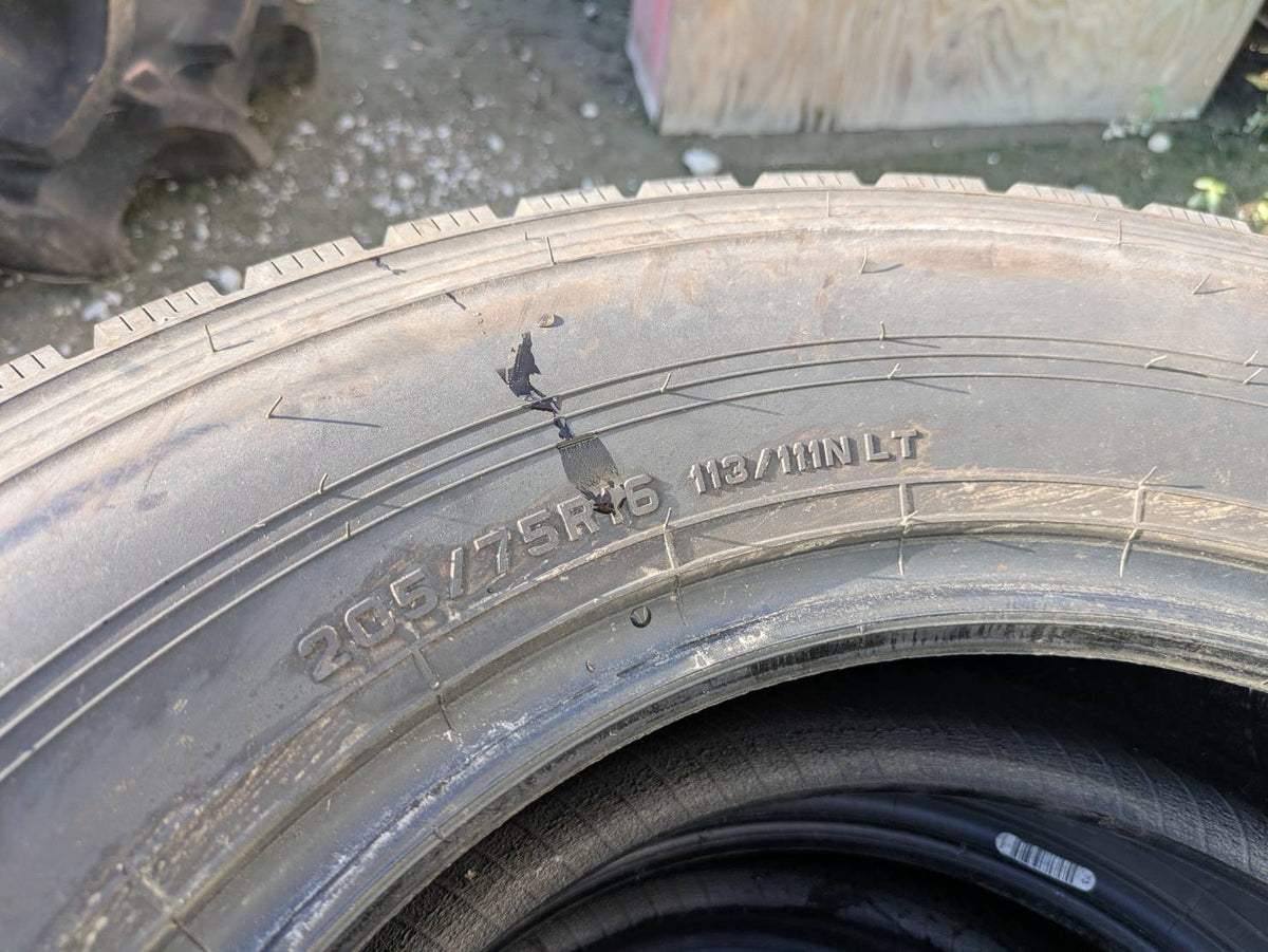 タイヤ　ノーマルタイヤ DUNLOP  【6本】SP LT22 205/75R16 113/111N LT　（中古）