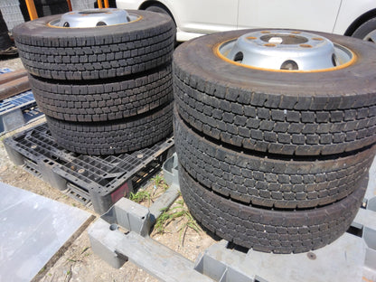弥富纏め売り タイヤ DUNLOP 205/80r 17.5 ６本　ホイール付き17.5×6.00　６穴（中古）