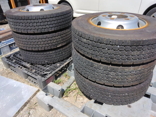 弥富纏め売り タイヤ DUNLOP 205/80r 17.5 ６本　ホイール付き17.5×6.00　６穴（中古）