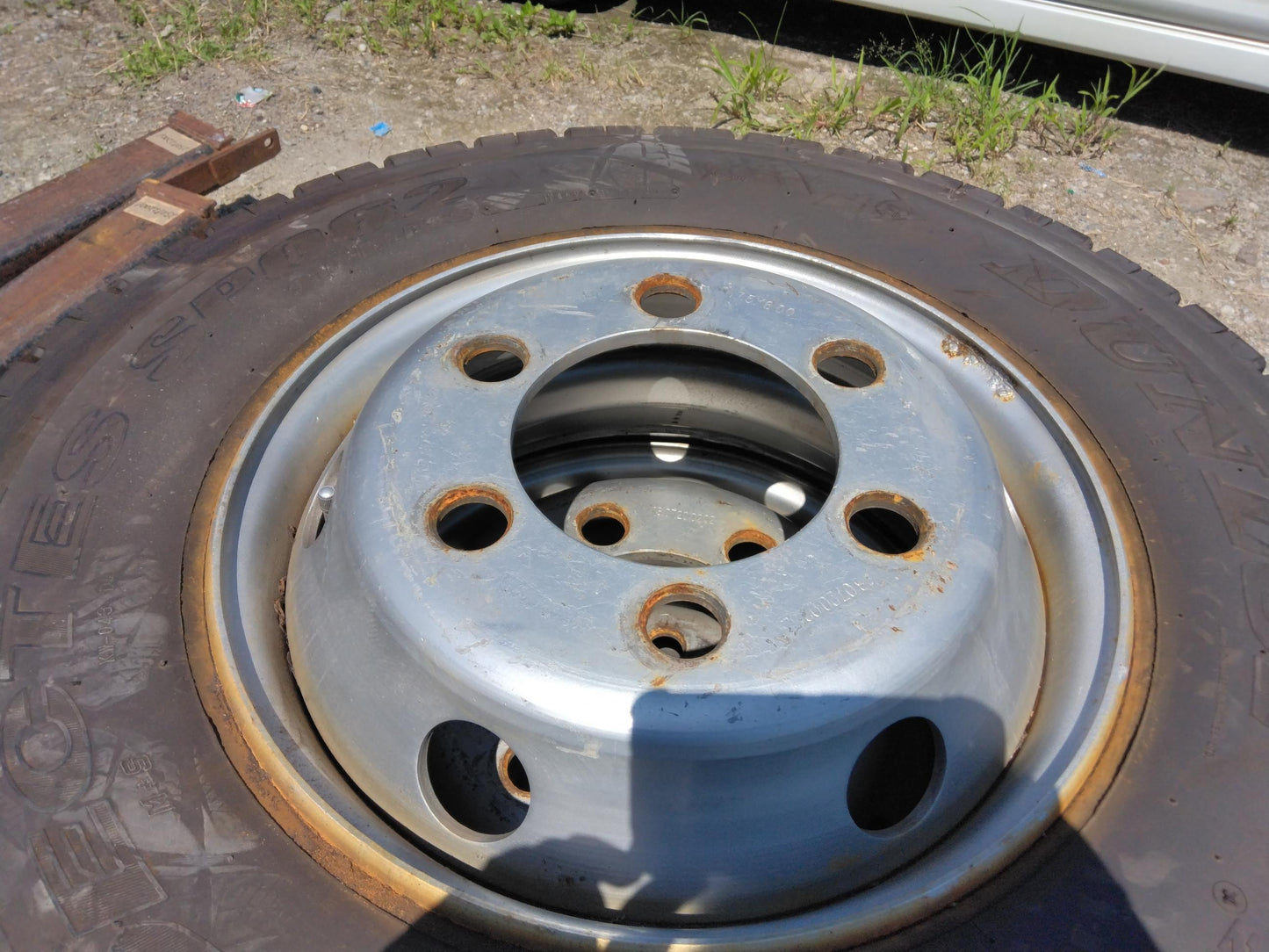 弥富纏め売り タイヤ DUNLOP 205/80r 17.5 ６本　ホイール付き17.5×6.00　６穴（中古）