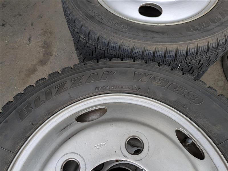タイヤ　スタッドレスタイヤ　4本　BRIDGESTONE　205/65R16　W965（中古）