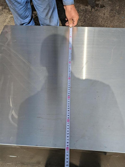 工具箱　ステンレス　縦：110cm　横：70cm　高さ：60cm