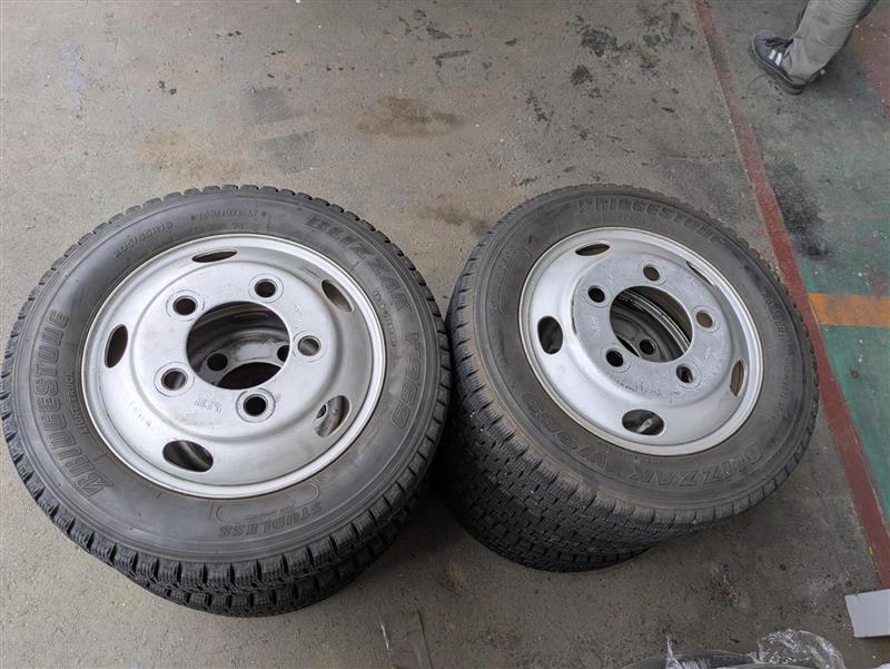タイヤ　スタッドレスタイヤ　4本　BRIDGESTONE　205/65R16　W965（中古）