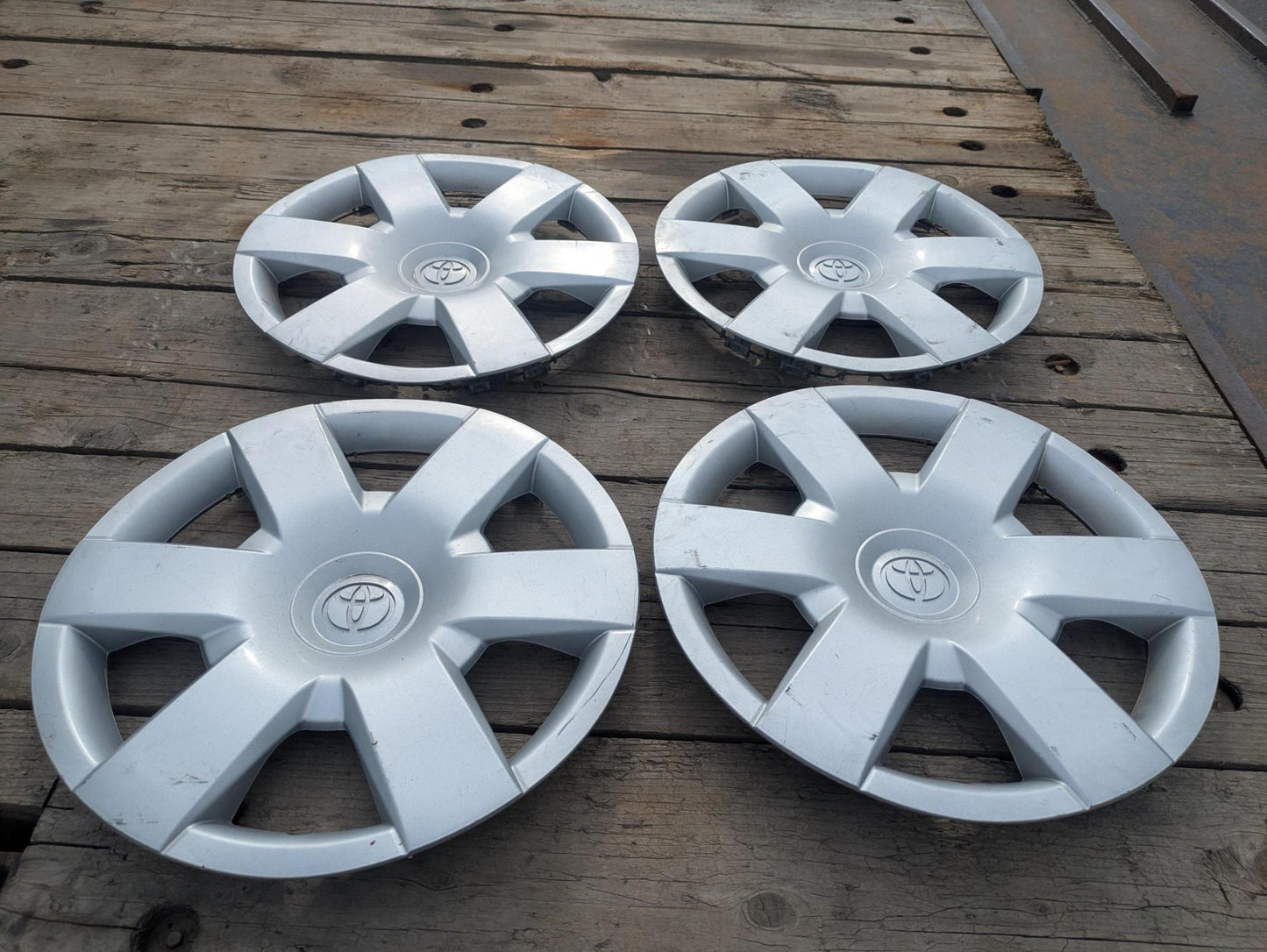 ホイール　ホイールカバー　トヨタ純正　4本セット（中古）