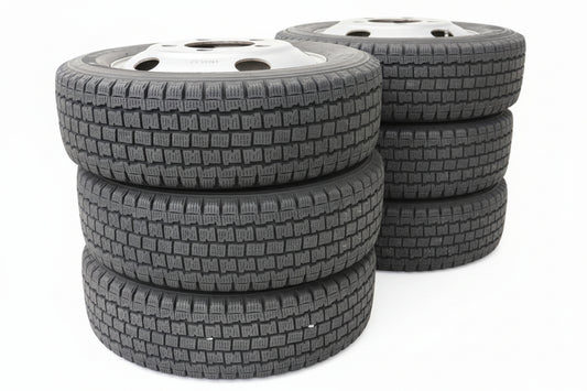 タイヤ　スタッドレスタイヤ　4本　BRIDGESTONE　205/65R16　W965（中古）