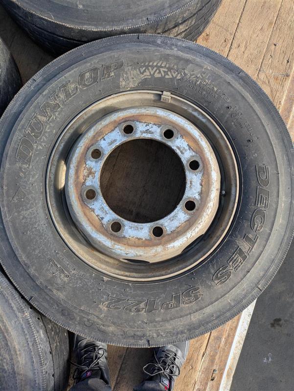 タイヤ　チューブレスタイヤ　6本　DUNLOP DECTES SP122　265/70R19:5　（中古）