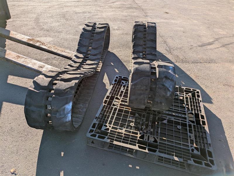 タイヤ　油圧ショベル　ゴムクローラー　2本セット　400x72x72.5P　ユンボHD140SEVで使用（中古）