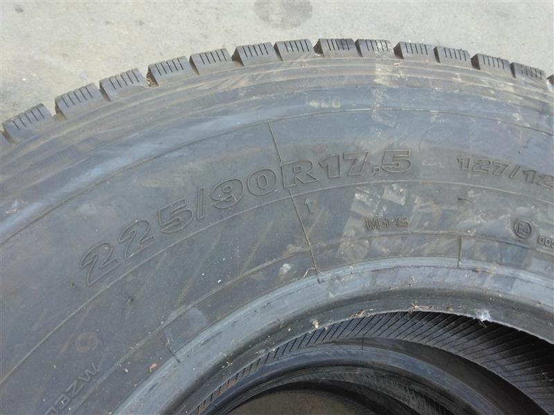 タイヤ　スタッドレスタイヤ　６本　YOKOHAMA （ヨコハマ）225/90R17.5（中古）