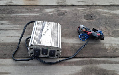 コンパクト・インバーター　DC 12V→AC 100V　2口　ケーブル付き（中古）