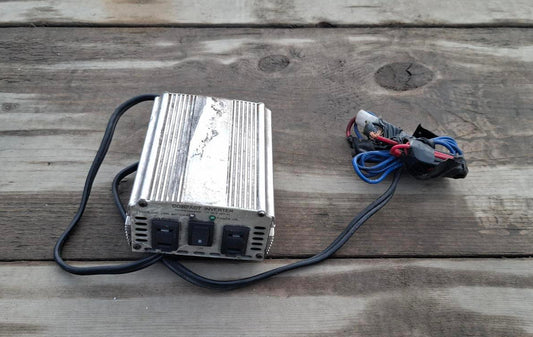 コンパクト・インバーター　DC 12V→AC 100V　2口　ケーブル付き（中古）