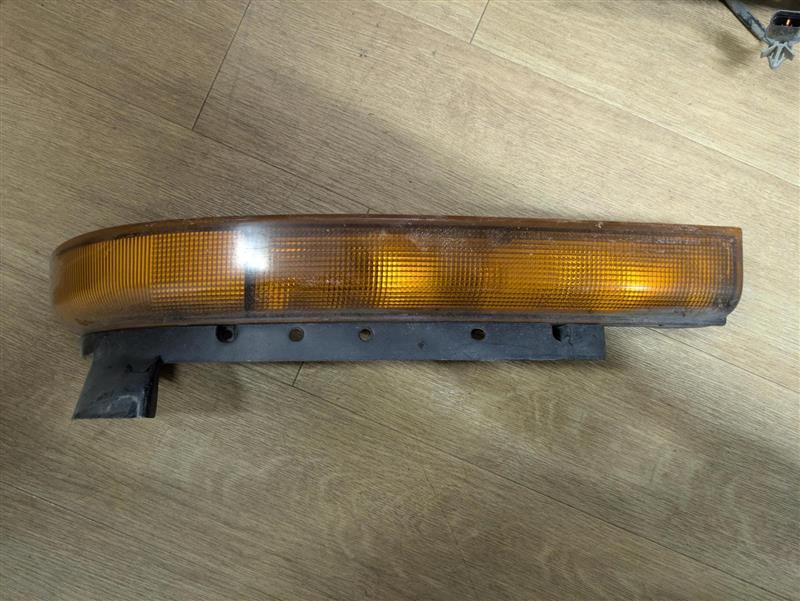 三菱ふそう　キャンター　フロントウインカーランプ（コーナーランプ）左右セット（中古）