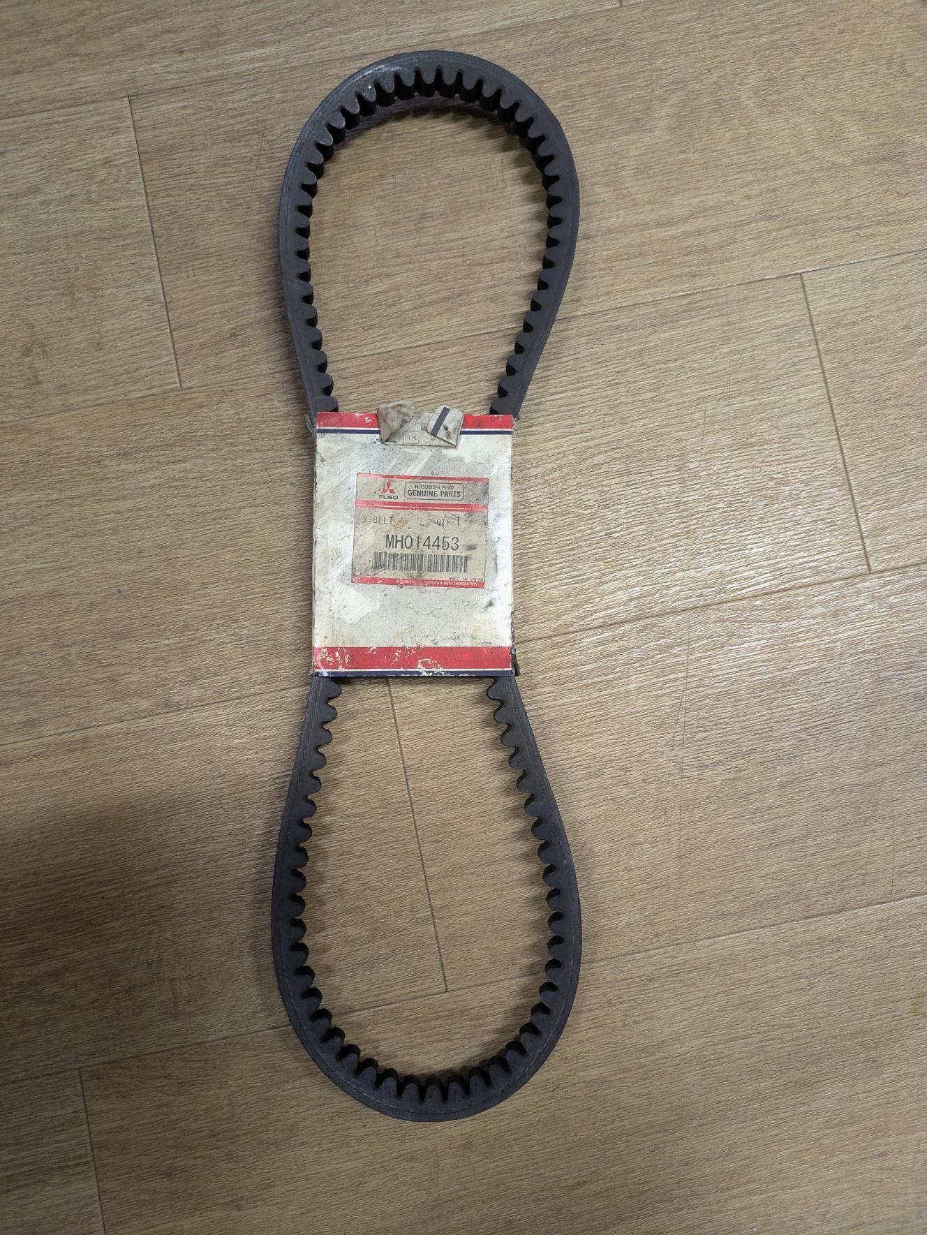 オルタネーターベルト（Vベルト）　三菱ふそう　純正　MH014453（中古）