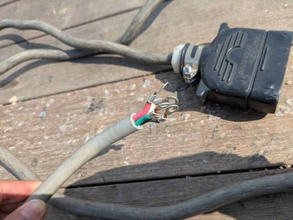 充電器　バッテリーフォークリフト　7FB20で使用（中古）