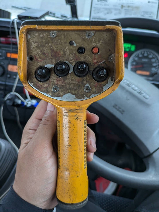 ラジコン　古河ユニック　【通電確認済】取り外し：ユニック　クレーン　URA374（中古）