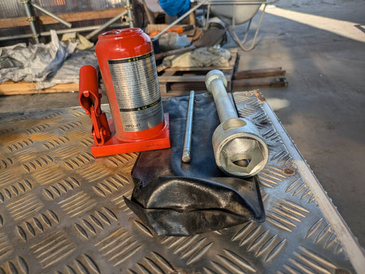 ジャッキ　工具付き　マサダ　HPD-4T　4トン（中古）