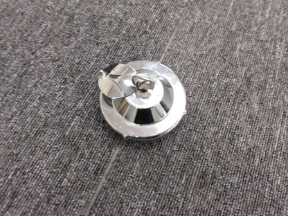 タンク   燃料タンクの鍵付き蓋　QKG-CXZ77ATから取り外し    (中古)