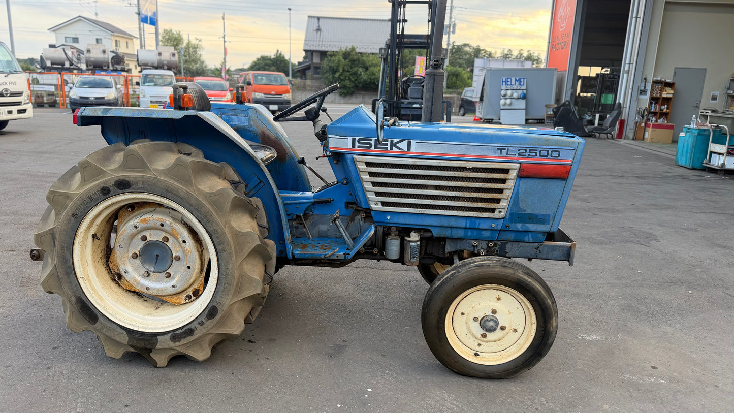 農用トラクター　ヰセキ 【ISEKI】　TL2500  出力：25PS / 2800r.p.m　アワーメーター：20686h　不動（中古）