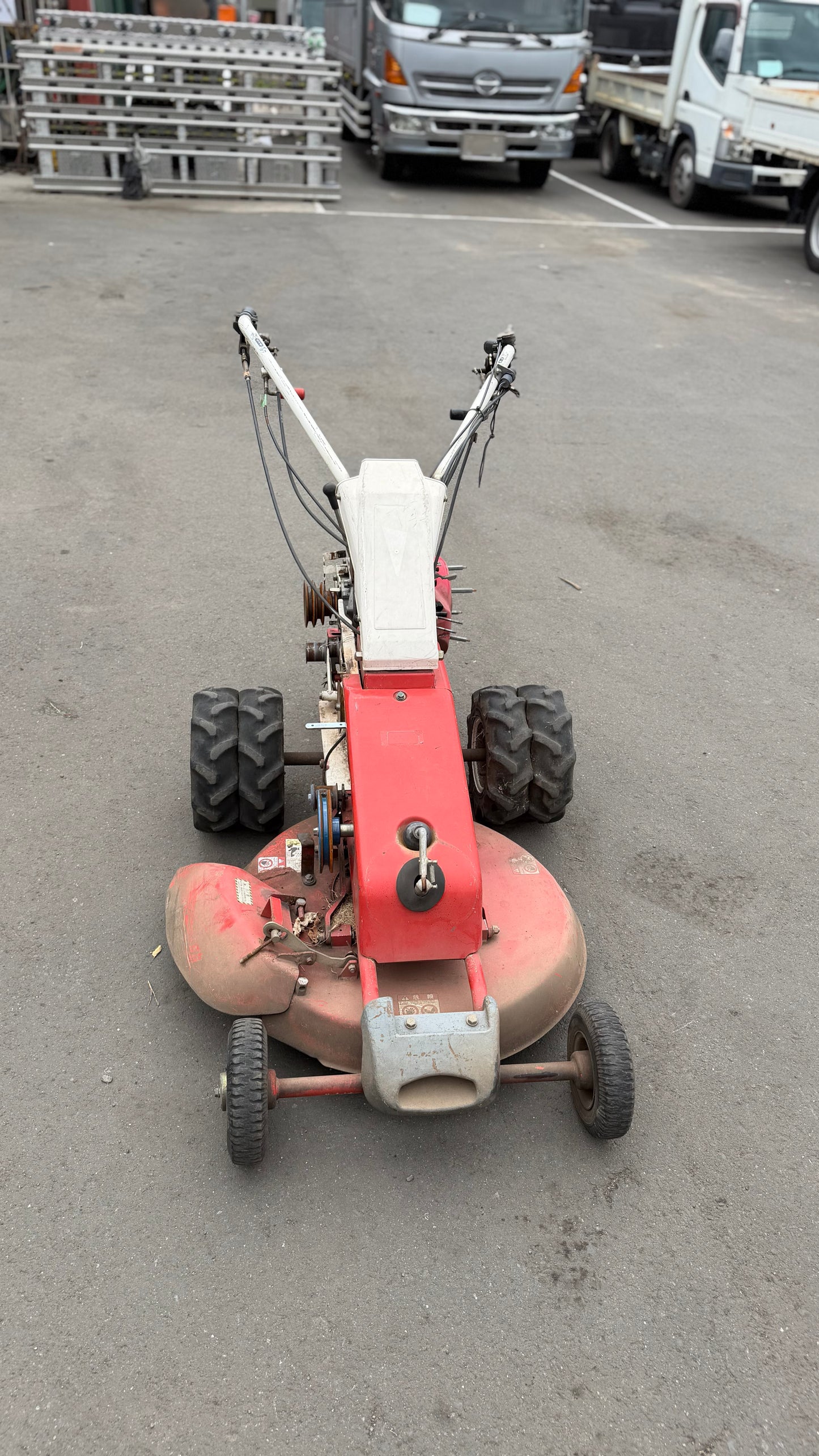 草刈り機　オーレック オートモア ダブルタイヤ 不動（中古）