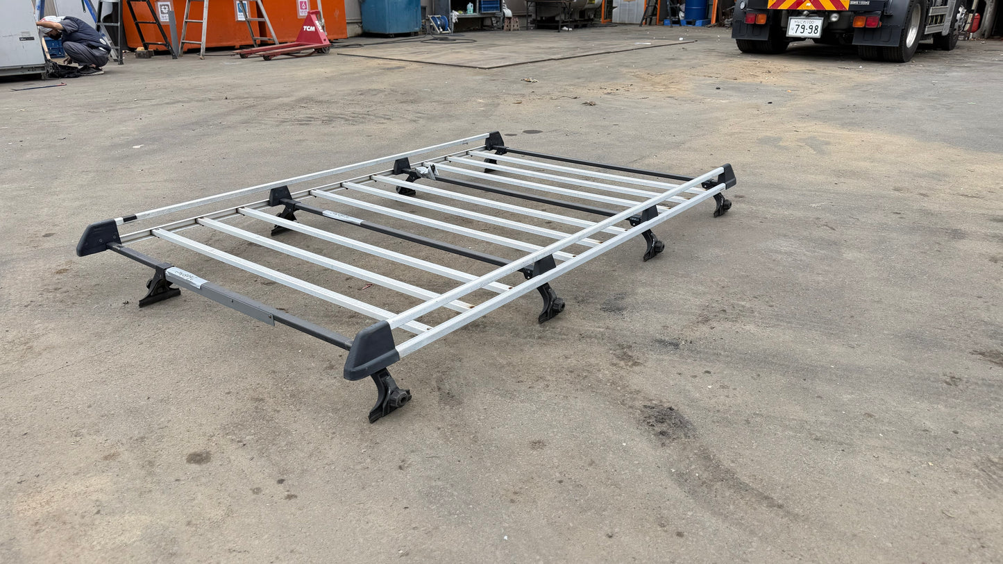 ルーフキャリア　トヨタ　ハイエースCBF-TRH200Vから取外  長さ：230cm 横幅：150cm（中古）