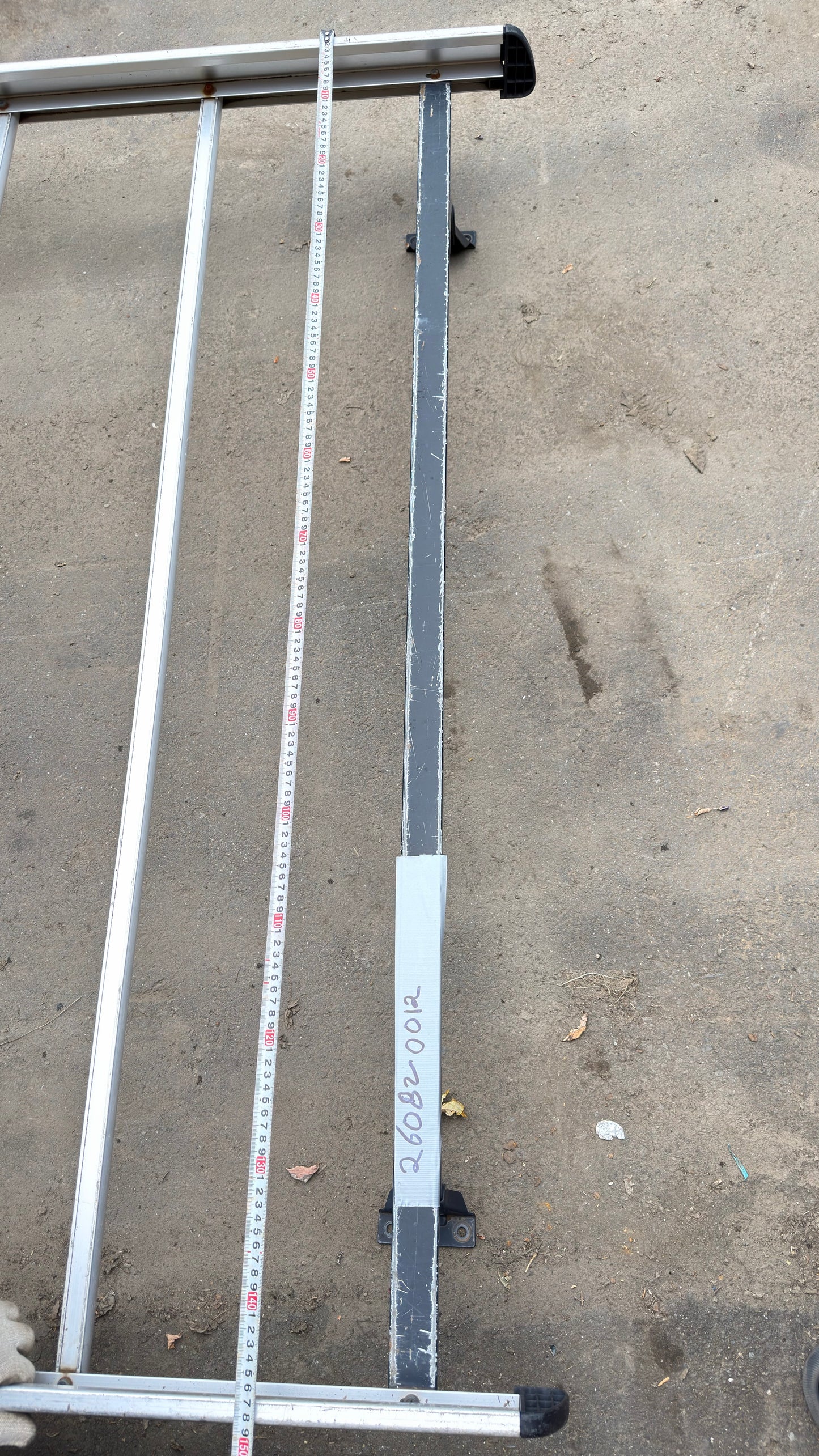ルーフキャリア　トヨタ　ハイエースCBF-TRH200Vから取外  長さ：230cm 横幅：150cm（中古）