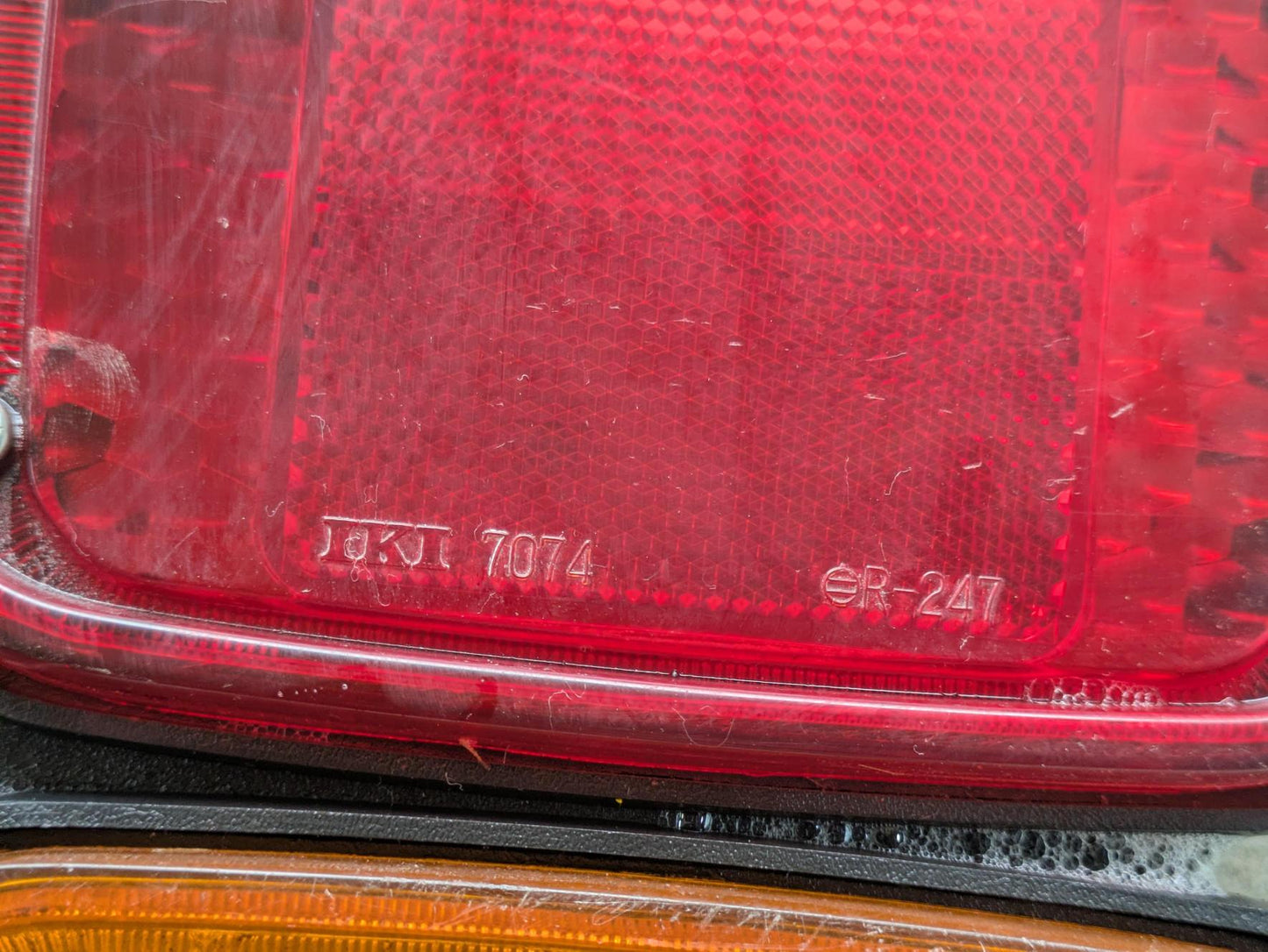 テールランプ　【KOITO】【右】IKI-7074 （中古）