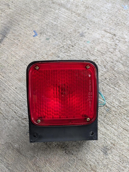 テールランプ   【左右⁇】メーカー：不明（中古）