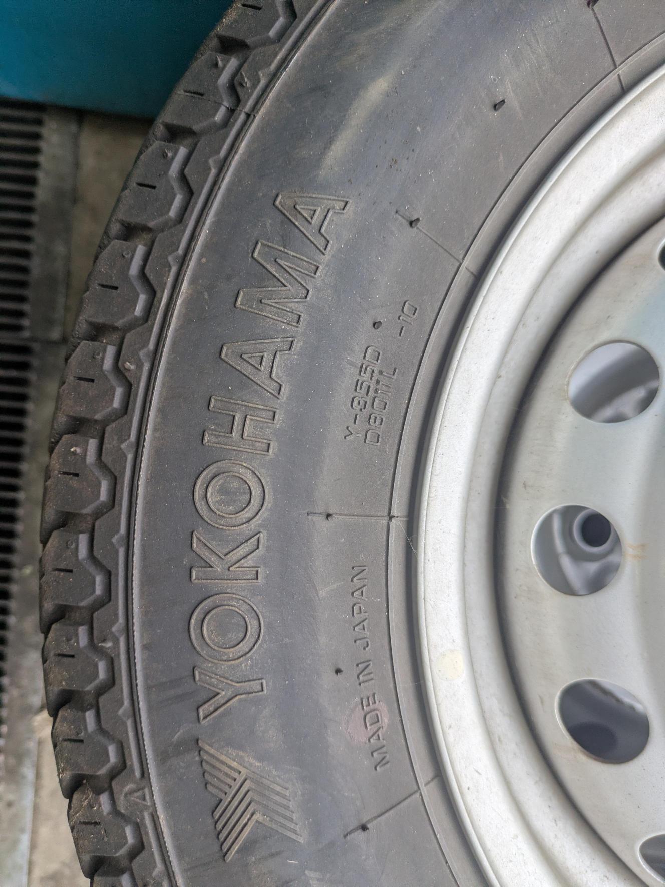 タイヤ　ノーマルタイヤ　3本　ヨコハマ　SUPER VAN 355　145R12/6PR LT（中古）