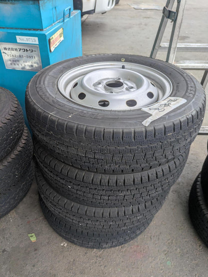 タイヤ　スタッドレスタイヤ　 4本　 BRIDGESTONE【ブリヂストン】 W300　145R12 LT（中古）