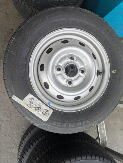 タイヤ　スタッドレスタイヤ　 4本　 BRIDGESTONE【ブリヂストン】 W300　145R12 LT（中古）