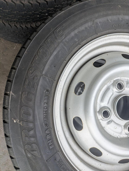 タイヤ　スタッドレスタイヤ　 4本　 BRIDGESTONE【ブリヂストン】 W300　145R12 LT（中古）