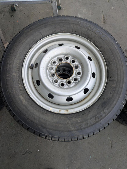 タイヤ　スタッドレスタイヤ　 4本　BRIDGESTONE【ブリヂストン】　 W300 145R12/LT（中古）