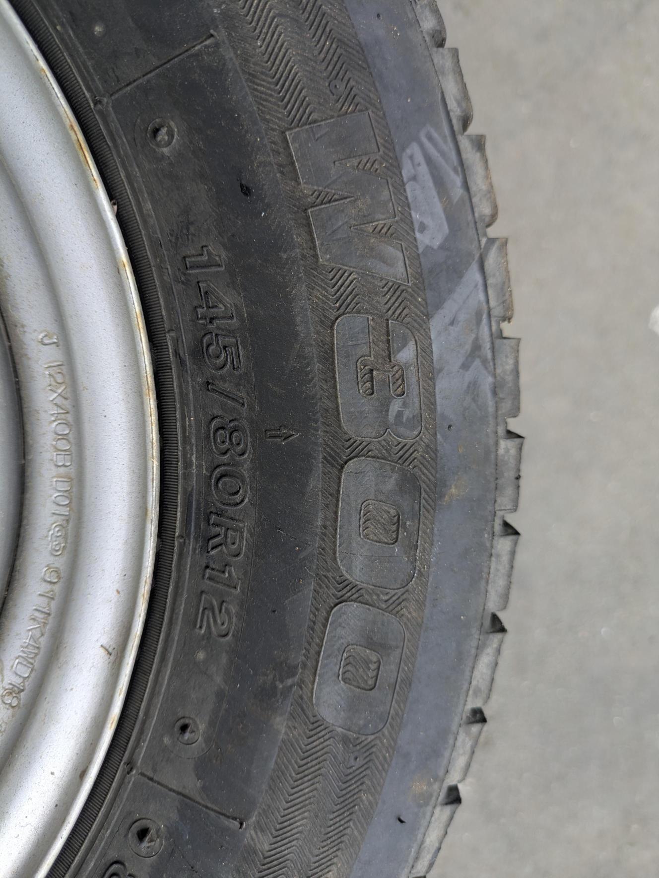 タイヤ　スタッドレスタイヤ　 4本　BRIDGESTONE【ブリヂストン】　 W300 145/80R12 （中古）