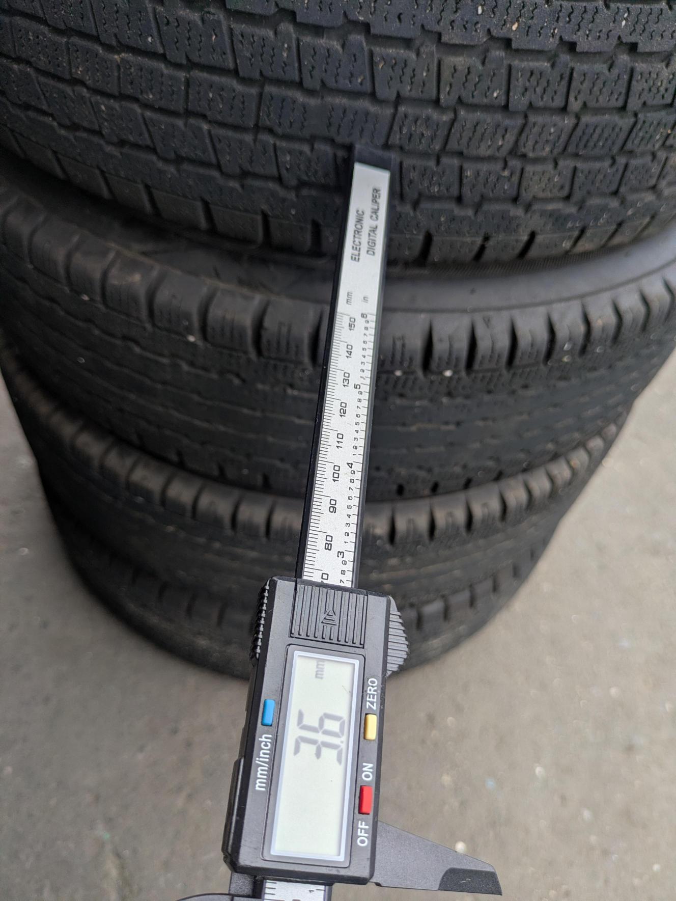 タイヤ　スタッドレスタイヤ　 4本　BRIDGESTONE【ブリヂストン】　 W300 145/80R12 （中古）