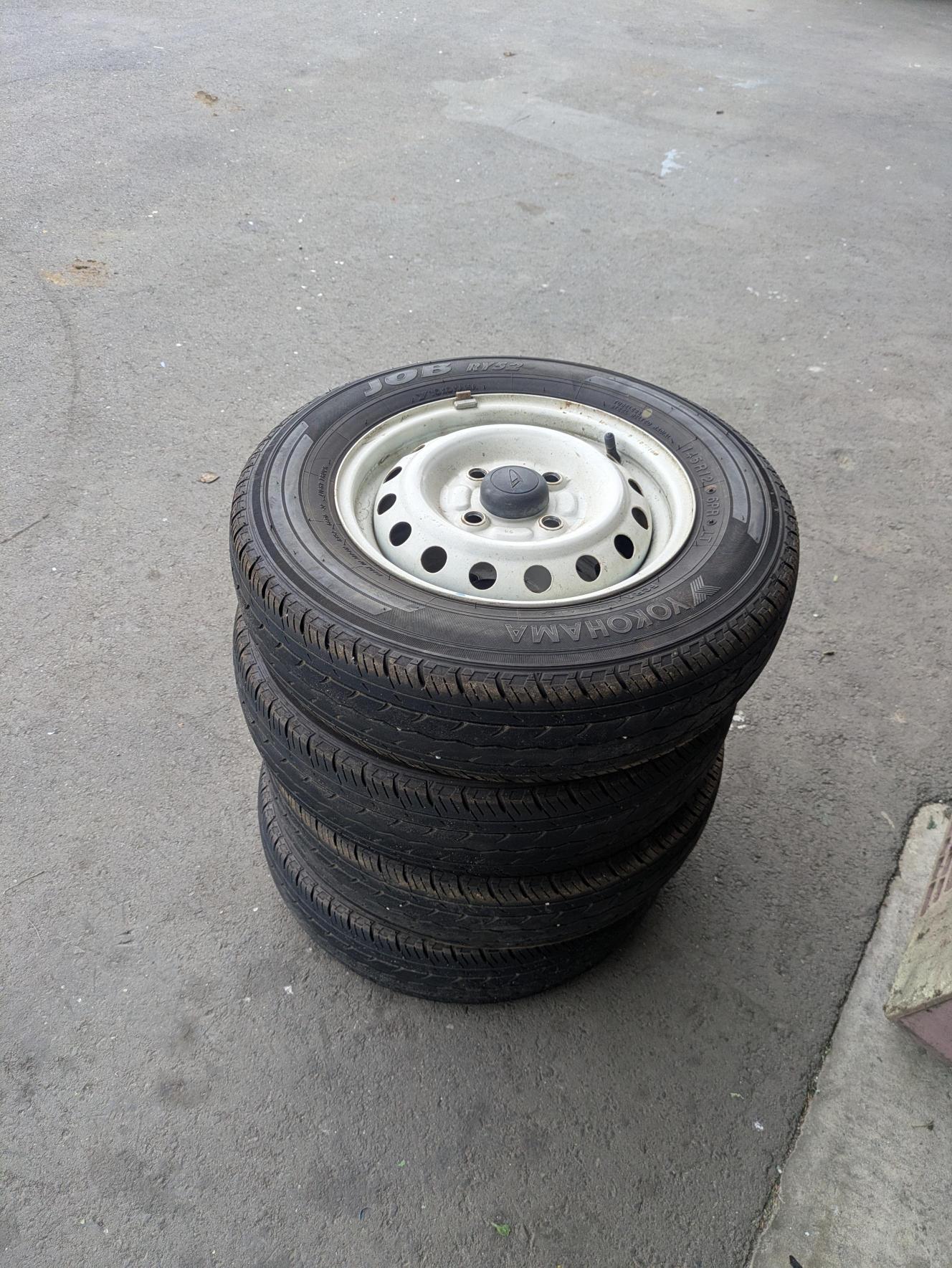 タイヤ　ノーマルタイヤ　4本　ヨコハマ　JOB RY52　145R12/6PR LT（中古）