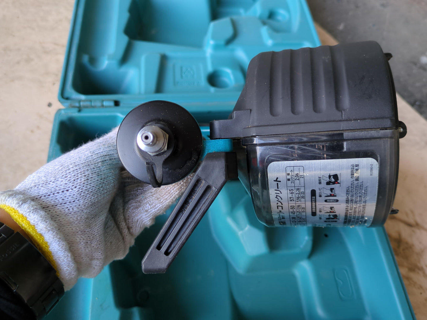 ハンマドリル　makita（マキタ）AN632HM　65mm高圧エア釘打機ケース付セット（中古）