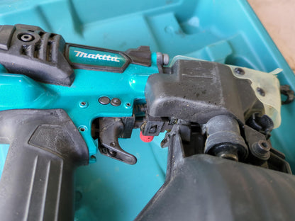 ハンマドリル　makita（マキタ）AN632HM　65mm高圧エア釘打機ケース付セット（中古）