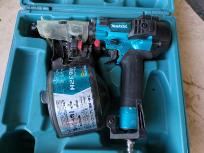 ハンマドリル　makita（マキタ）AN632HM　65mm高圧エア釘打機ケース付セット（中古）