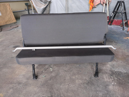 座席　リアシート　ハイエース200系DX　安全バー セット　全長：125cm　全高：75cm　（中古）