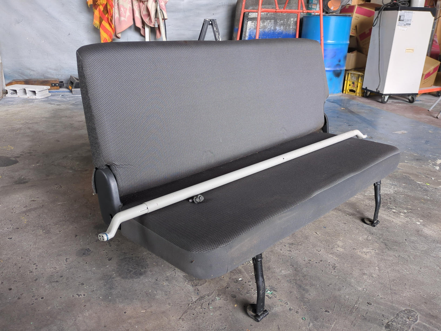 座席　リアシート　ハイエース200系DX　安全バー セット　全長：125cm　全高：75cm　（中古）