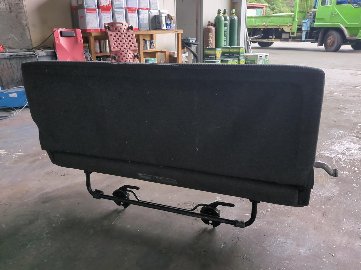 座席　リアシート　ハイエース200系DX　安全バー セット　全長：125cm　全高：75cm　（中古）