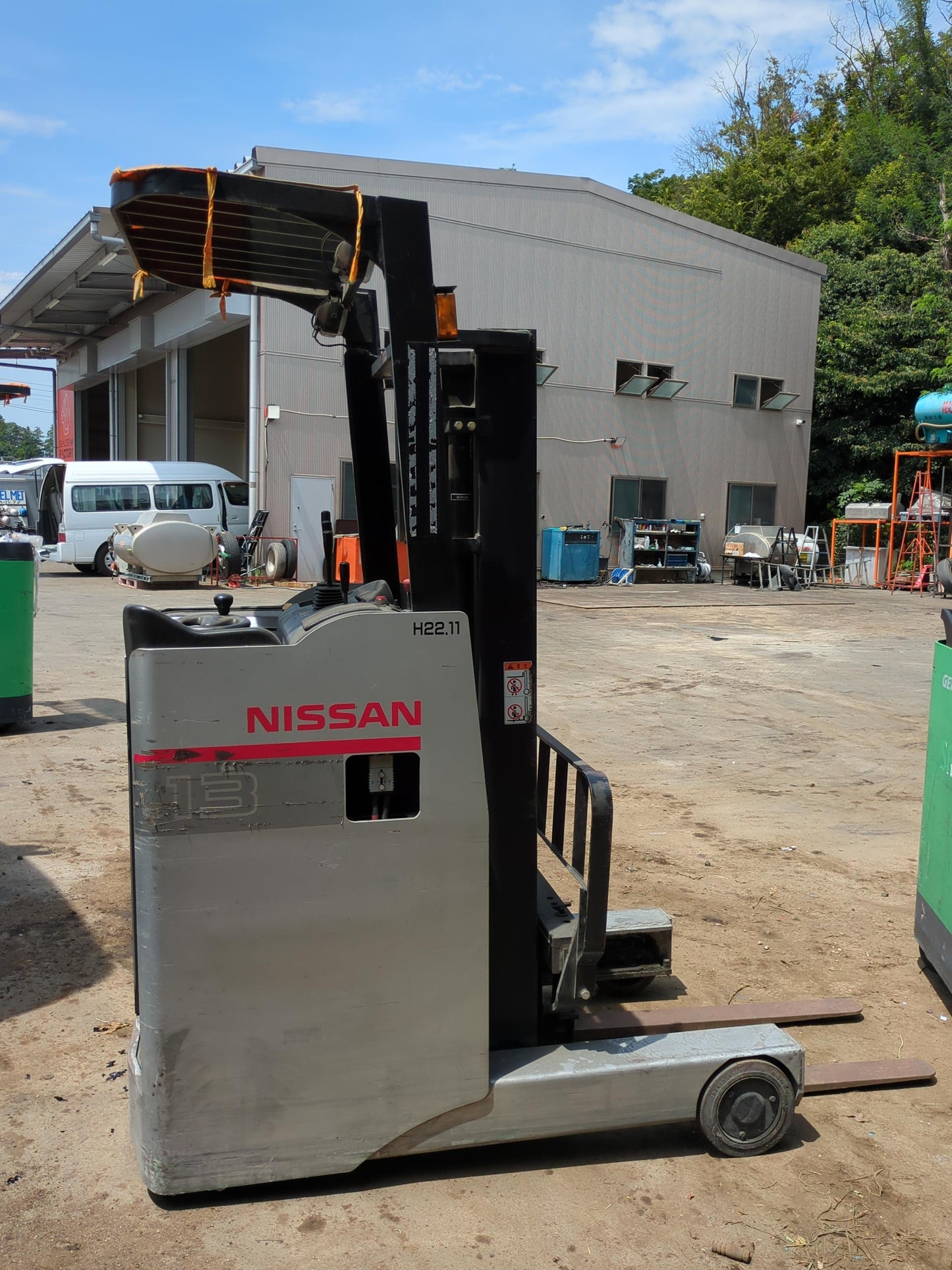 フォークリフト　リーチフォーク　日産　バッテリー式KU01F13最大揚高3m 最大荷重1250kg　不動（中古）