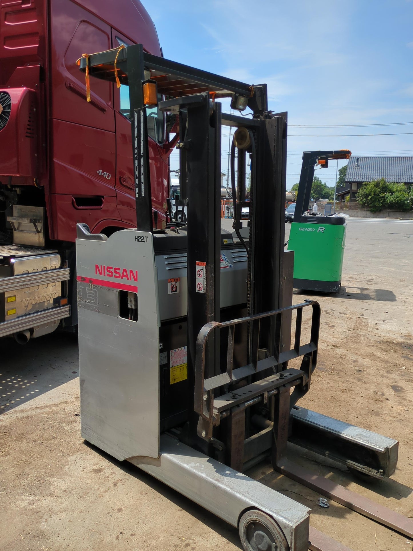 フォークリフト　リーチフォーク　日産　バッテリー式KU01F13最大揚高3m 最大荷重1250kg　不動（中古）