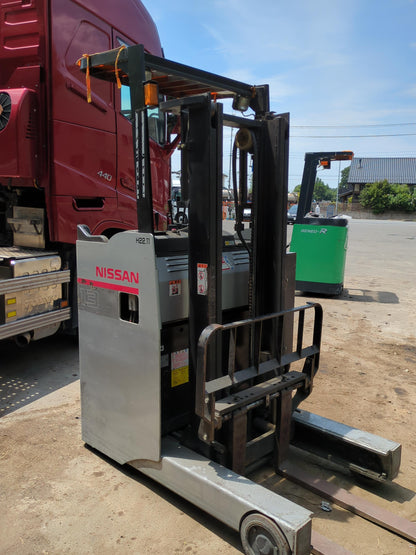 フォークリフト　リーチフォーク　日産　バッテリー式KU01F13最大揚高3m 最大荷重1250kg　不動（中古）
