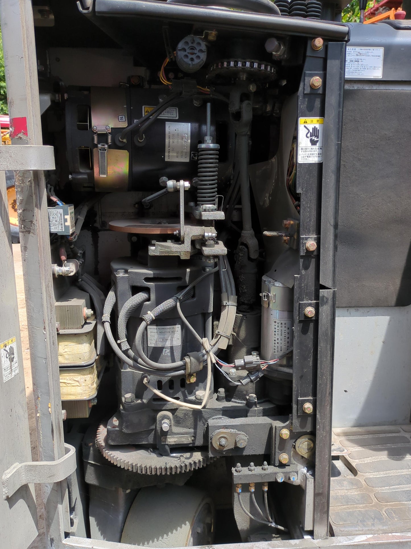 フォークリフト　リーチフォーク　日産　バッテリー式KU01F13最大揚高3m 最大荷重1250kg　不動（中古）