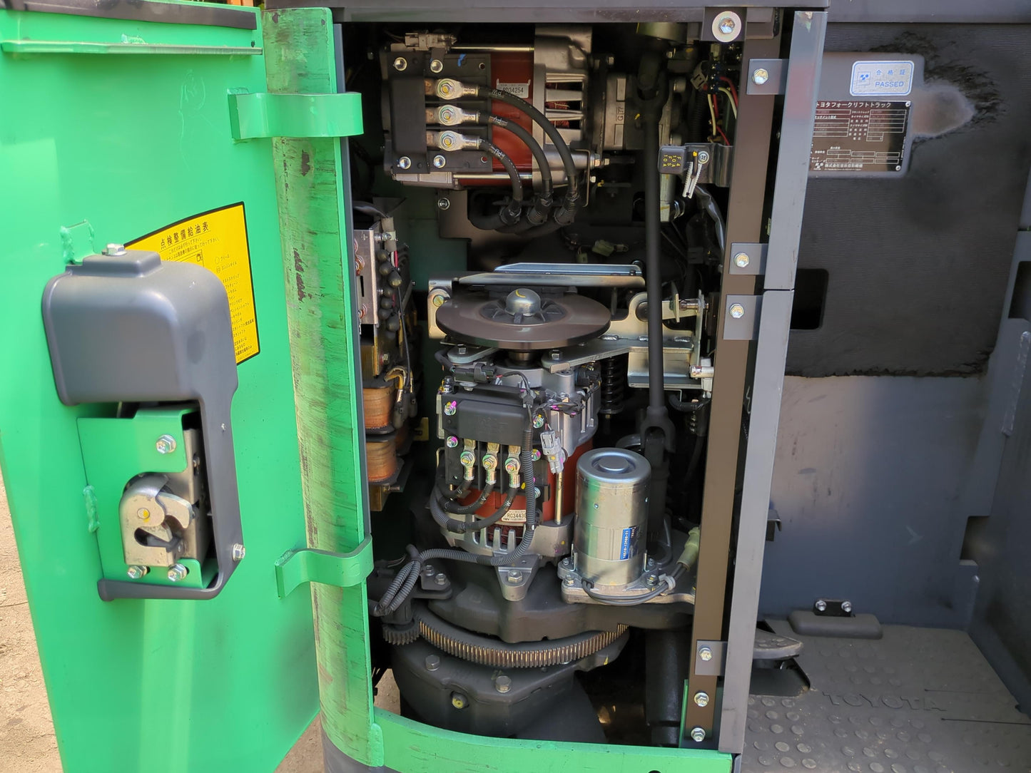 フォークリフト　リーチフォーク　トヨタ　7FBRK9　900kg 最大揚高3m 48V（鍵付き）　不動（中古）