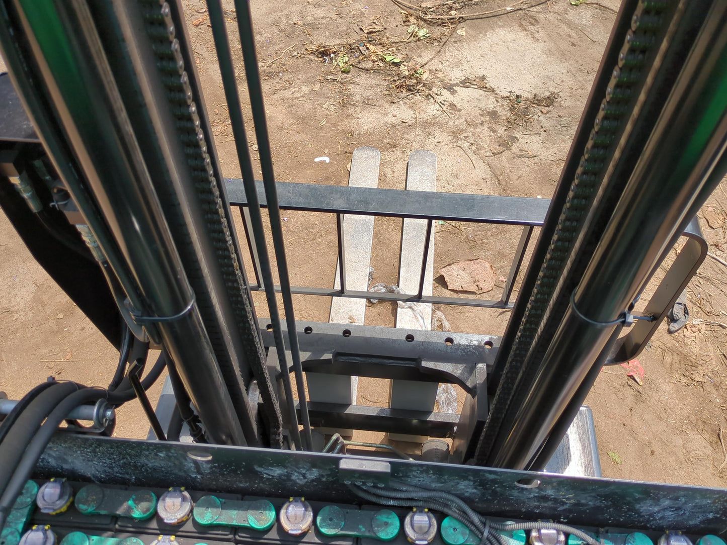 フォークリフト　リーチフォーク　トヨタ　7FBRK9　900kg 最大揚高3m 48V（鍵付き）　不動（中古）