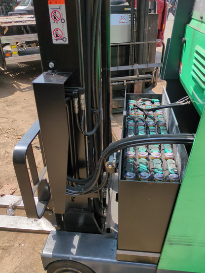 フォークリフト　リーチフォーク　トヨタ　7FBRK9　900kg 最大揚高3m 48V（鍵付き）　不動（中古）