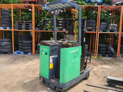 フォークリフト　リーチフォーク　トヨタ　7FBRK9　900kg 最大揚高3m 48V（鍵付き）　不動（中古）